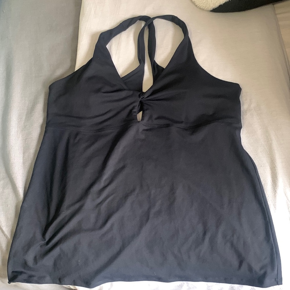 FABLETICS BLACK KEYHOLE WORKOUT TOP
